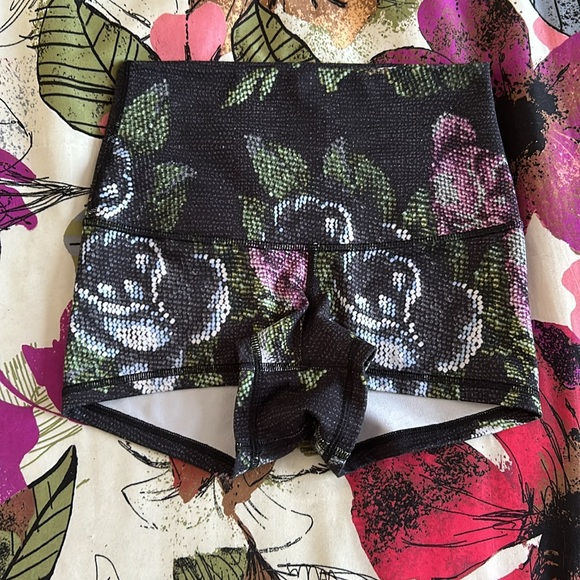 Lululemon Boogie Short (Roll Down) - Picture 5 of 6